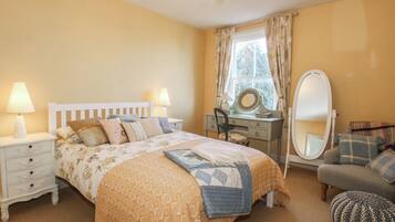 2 bedrooms, individually decorated, individually furnished