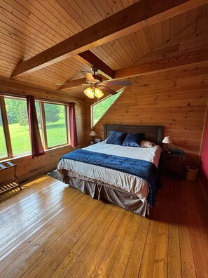 3 bedrooms, travel cot, WiFi, bed sheets - Cumberland Haven! One mile to Cumberland Point boat ramp and park. (Nancy)