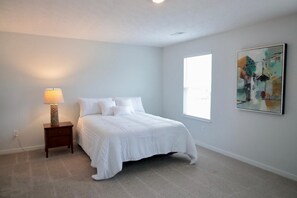 4 bedrooms, desk, iron/ironing board, WiFi - Spacious 4-bedroom house in enjoyable Columbus with WiFi, AC (Columbus)