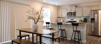 Spacious 4-bedroom house in enjoyable Columbus with WiFi, AC