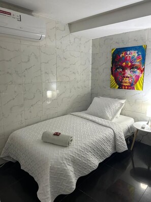 Basic Room, Courtyard View | Down comforters, free WiFi - HOSTAL CASA DE LAS AMERICAS (Cartagena)