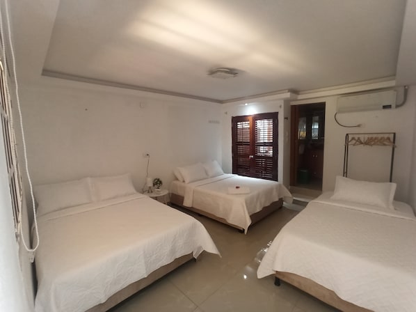 Family Quadruple Room, Garden View | Down comforters, free WiFi - HOSTAL CASA DE LAS AMERICAS (Cartagena)