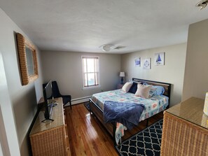 2 bedrooms, free WiFi, bed sheets - Charming 2-bedroom cottage with BOAT SLIP, WiFi, and AC (Elkton)