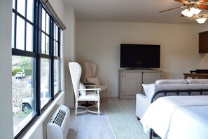 1 bedroom, WiFi, bed sheets - Charming Palencia Studio Fully Furnished (St. Augustine)