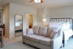 1 bedroom, WiFi, bed sheets - Charming Palencia Studio Fully Furnished (St. Augustine)