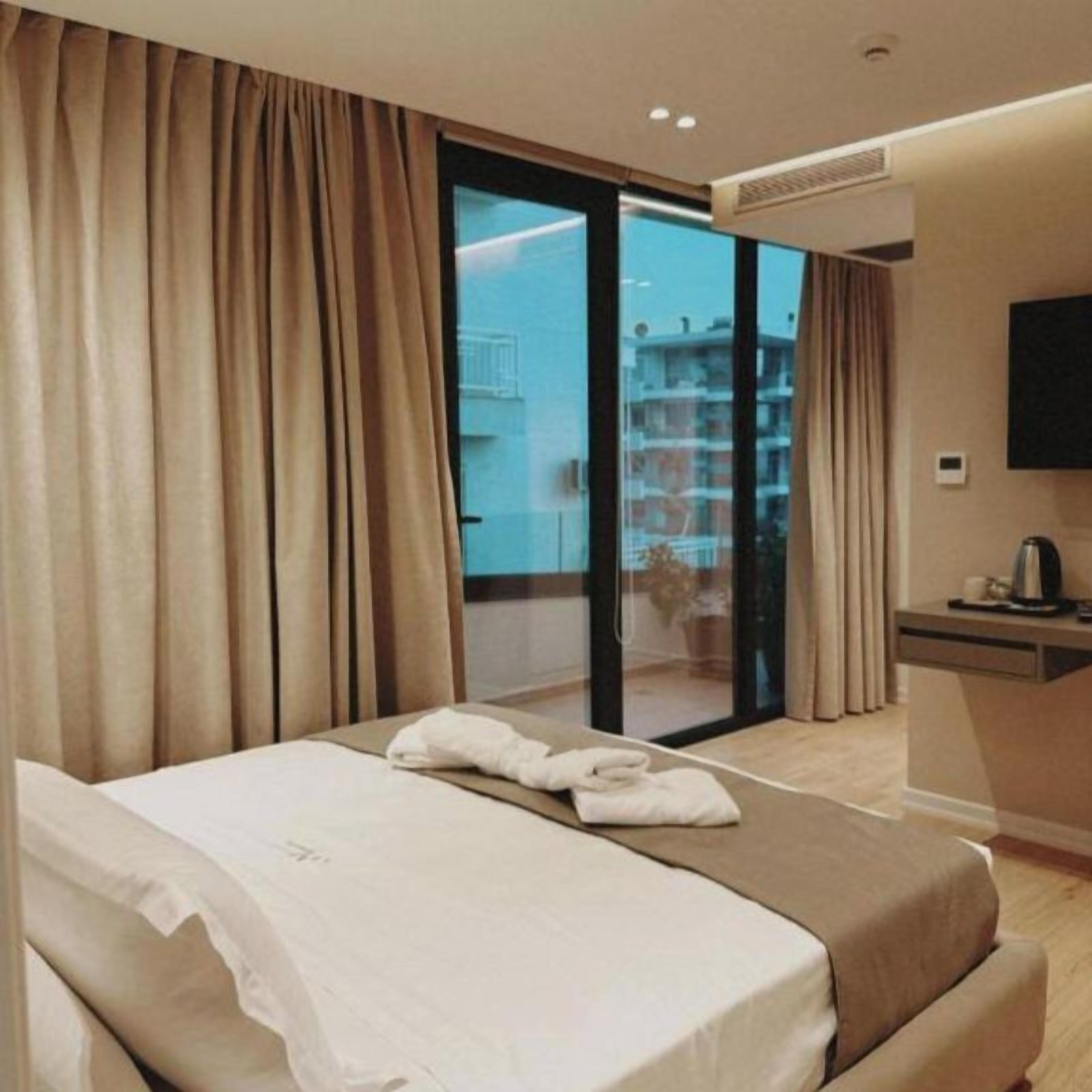 Frette Italian sheets, premium bedding, desk, soundproofing