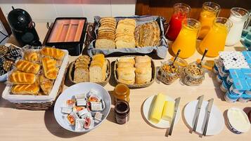 Free daily buffet breakfast