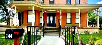 Franklin Fab Gallery House