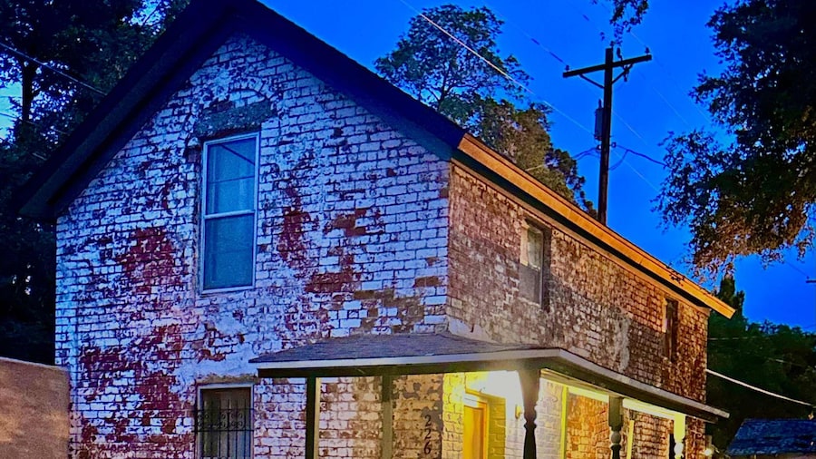 Amazing Historic 1800s Carriage House