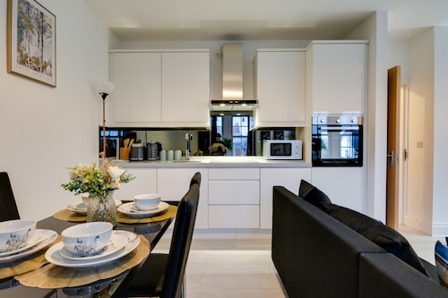 Manchester Gem - Stylish Apartment in Wigan