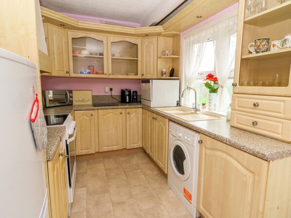 Dishwasher, cookware/dishes/utensils
