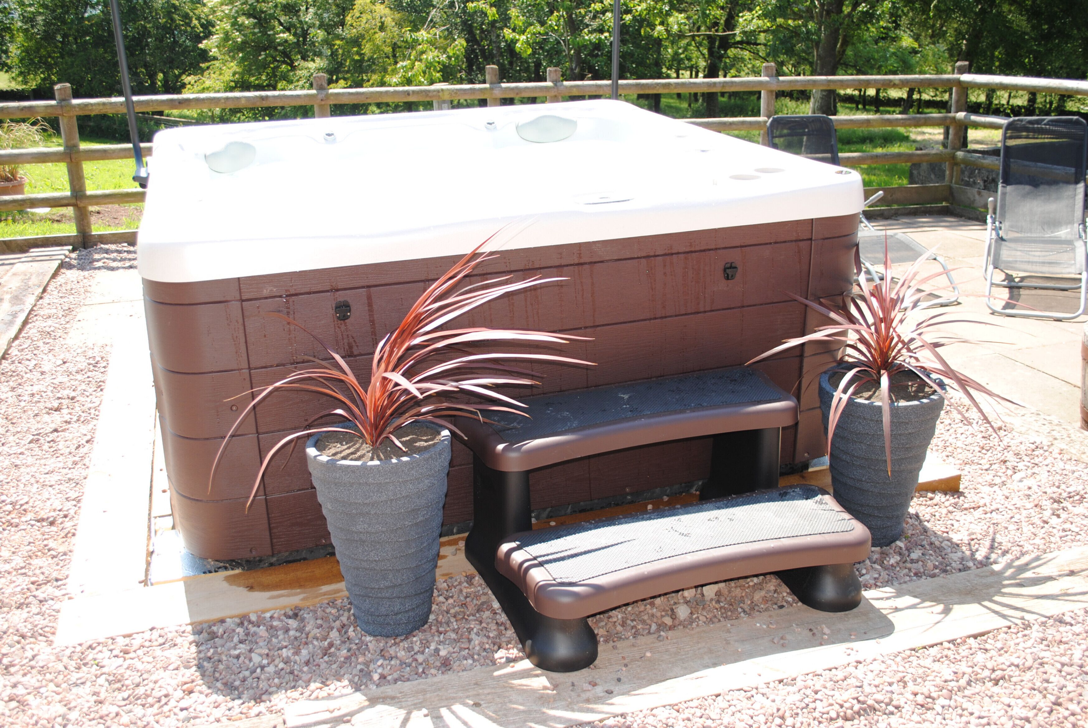 Outdoor spa tub
