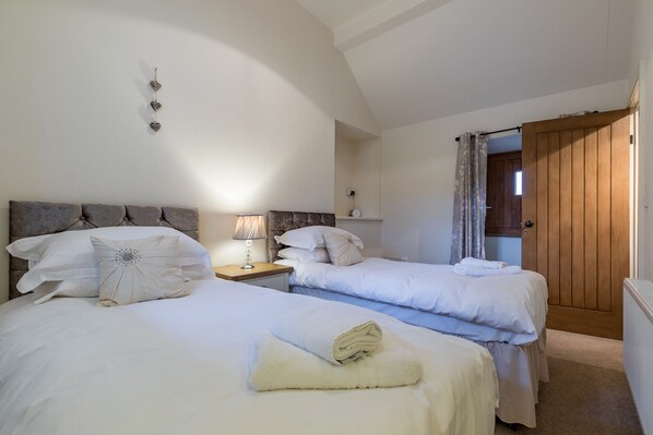 House | 3 bedrooms, iron/ironing board, free WiFi, bed sheets - The Barn at Brambles Farm (Leek)