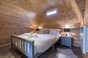 Cabin | 2 bedrooms, iron/ironing board, free wired internet, bed sheets