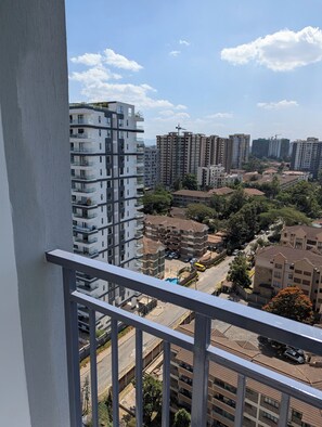 Property grounds - Secure Modern Stylish Apartment: Panoramic View (Nairobi)