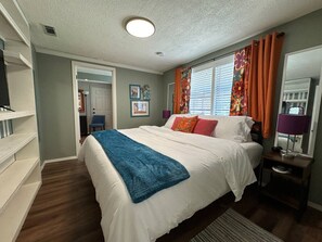 4 室のベッドルーム、デスク、アイロン / アイロン台、WiFi (無料)