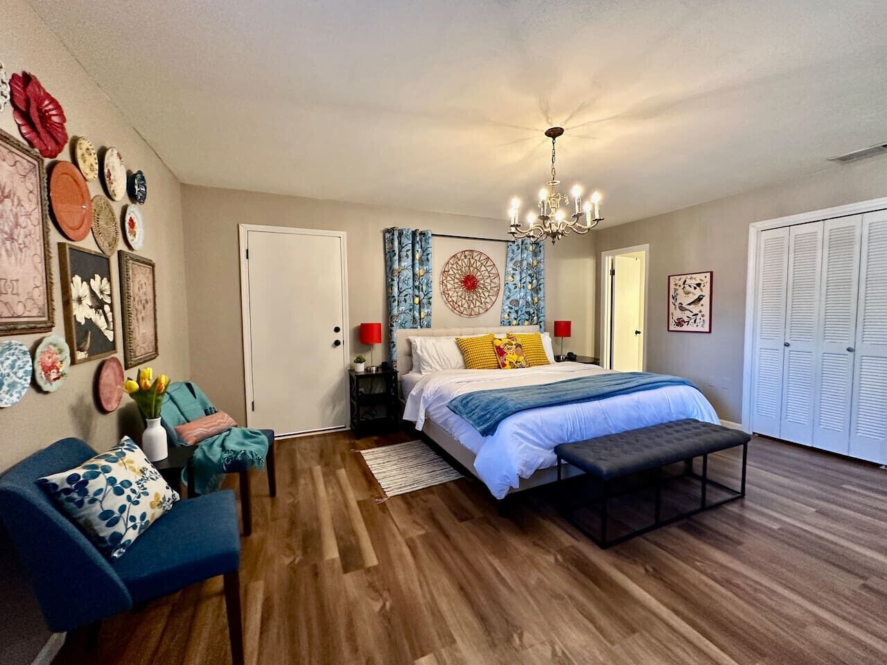 4 bedrooms, desk, iron/ironing board, free WiFi