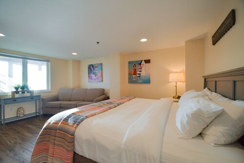 Lakeshore Lodging Ocean Front Lodges