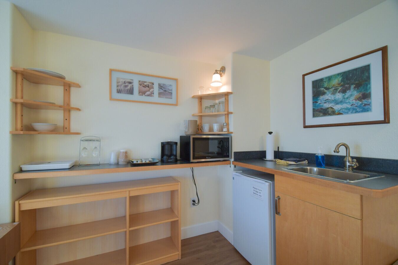 Mikrovågsugn och kaffe- och tebryggare