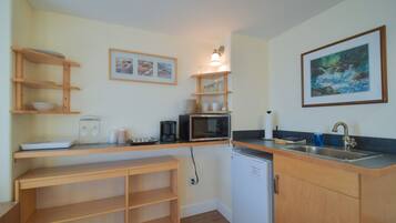 Mikrovågsugn och kaffe- och tebryggare