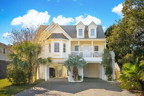 Exterior - Charming 3 Bedroom 3.5 bath home in Ocean Ridge. Pool-Gym-Beach-Putt Putt (edisto island)