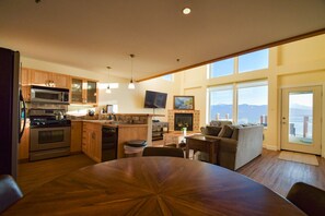 Interior - Lakeshore Lodging Lodge 713 (Homer)