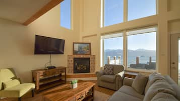 Smart TV, fireplace