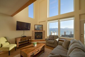 Smart TV, fireplace - Lakeshore Lodging Lodge 713 (Homer)