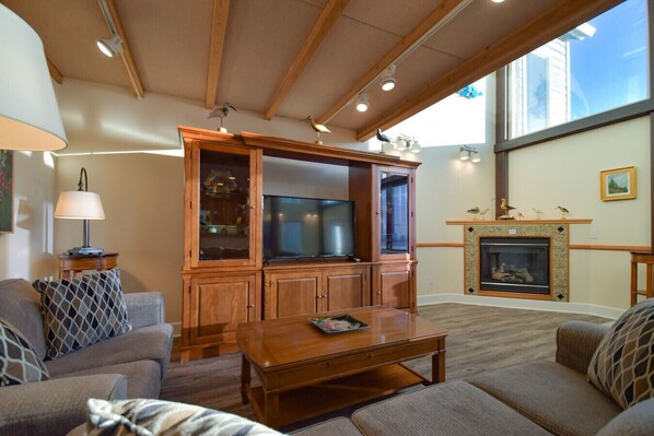 Smart TV - Lakeshore Lodging Lodge 715 (Homer)