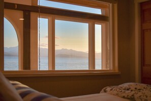 3 chambres, fer et planche à repasser, Wi-Fi, draps fournis