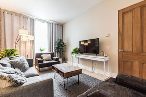 Living area - Stylish 4BDR Downtown Montreal Home - Brick Walls & Cozy Vibes (Unknown)