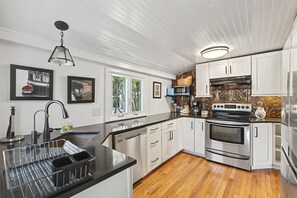 Fridge, microwave, oven, stovetop - Waterfront Historic Gem w/ Kayaks & Fire Pit (Quantico)