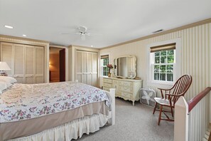 4 bedrooms, desk, iron/ironing board, free WiFi - Waterfront Historic Gem w/ Kayaks & Fire Pit (Quantico)
