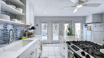 Refrigerador, microondas, horno y lavavajillas