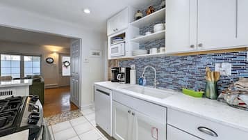 Refrigerador, microondas, horno y lavavajillas