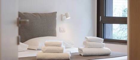 2 bedrooms, iron/ironing board, travel cot, free WiFi