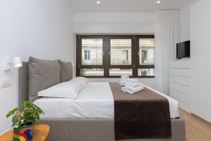 2 bedrooms, iron/ironing board, travel crib, free WiFi - Amazing 2 Bedroom Via Tacito (Roma)