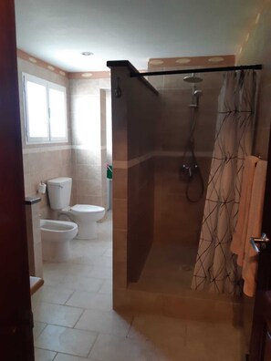 淋浴設備、提供毛巾、番梘、廁紙