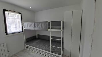 1 makuuhuone, silitysrauta/-lauta, Wi-Fi, vuodevaatteet