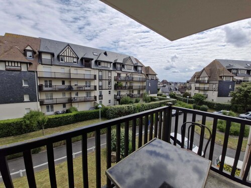 T2 with balcony close to the beach of Cabourg