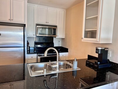 Cozy 1-bedroom condo in marvelous San Diego with WiFi, fitness room