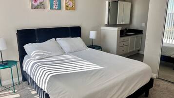 1 bedroom, desk, iron/ironing board, WiFi