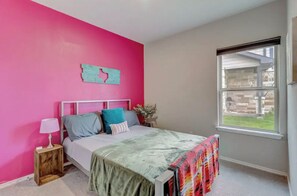 3 bedrooms, desk, iron/ironing board, WiFi