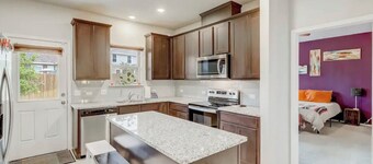 NEW! Texy-Mexy Bungalow: Spacious 3-Bedroom House w/ Full Access & Pets Welcome!