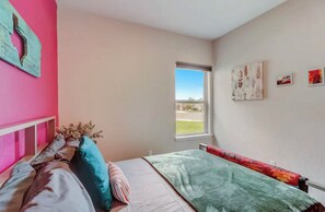3 habitaciones, escritorio, tabla de planchar con plancha y wifi