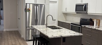 Charming and cozy townhome in Black Creek, Niagara Falls