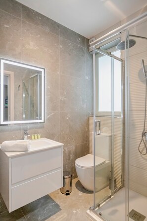 One Bedroom Apartment with Balcony | Bathroom