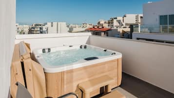 Two Bedroom Penthouse with Terrace and Private Spa | Privéspabad