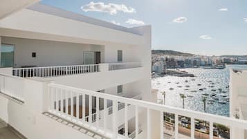 Two Bedroom Penthouse with Terrace, Sea View and Private Spa | Terrace/patio