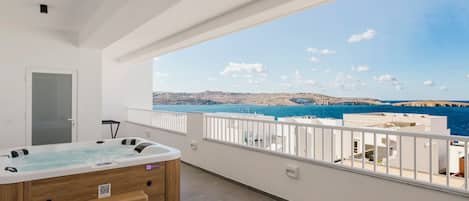 Two Bedroom Penthouse with Terrace, Sea View and Hydro-Massage Bath | Terrace/patio
